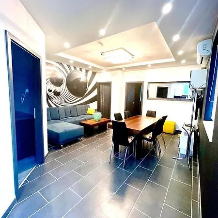 Peter & Roza Modern Apartmanhaz ****
