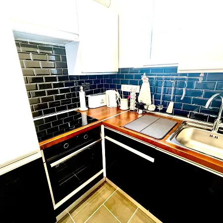 Peter & Roza Modern Apartmanhaz ****