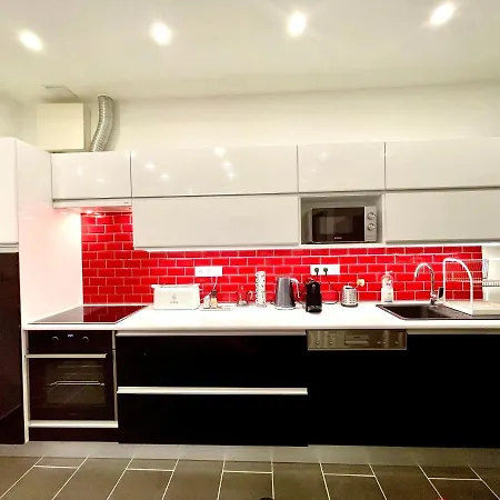 Peter & Roza Modern Apartmanhaz ****