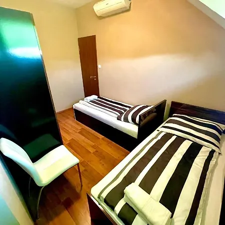 Apartment Peter & Roza Modern Apartmanhaz **** Balatonmariafurdo