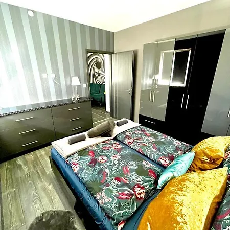 Peter & Roza Modern Apartmanhaz **** Apartment *