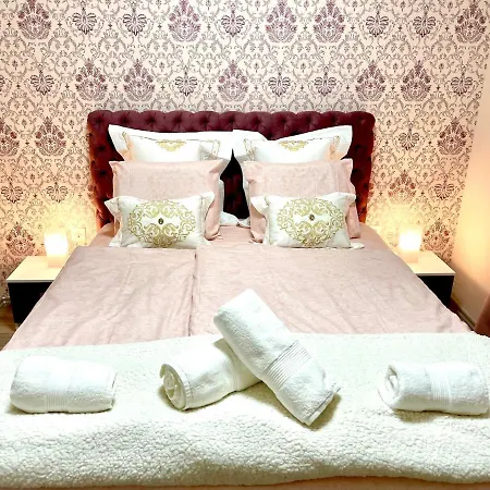 Peter & Roza Modern Apartmanhaz **** *