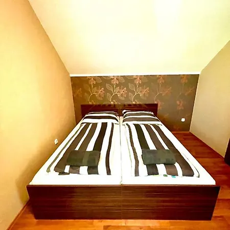 Peter & Roza Modern Apartmanhaz **** Apartment Balatonmariafurdo