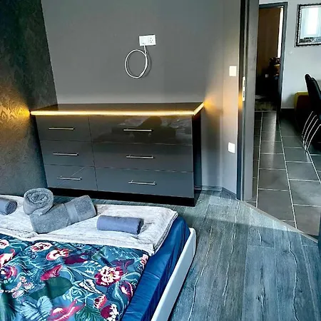 Peter & Roza Modern Apartmanhaz **** Apartment
