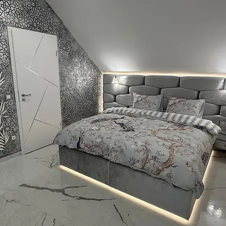 Peter & Roza Modern Apartmanhaz **** Apartment