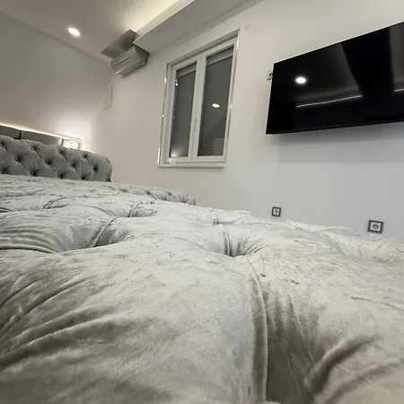 Peter & Roza Modern Apartmanhaz **** Apartment