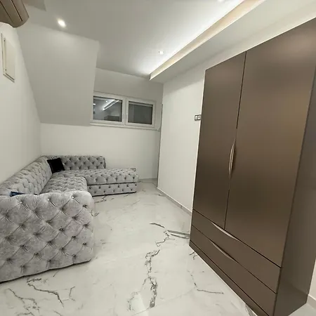 Apartment Peter & Roza Modern Apartmanhaz ****