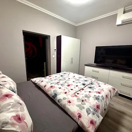 Peter & Roza Modern Apartmanhaz **** Lägenhet