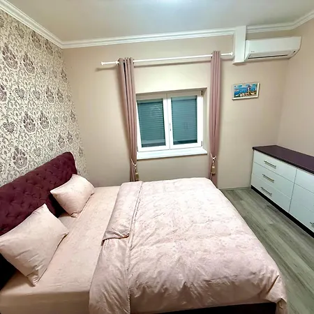 Apartment Peter & Roza Modern Apartmanhaz **** *