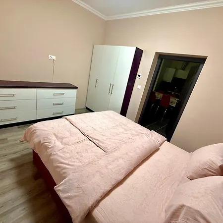 Peter & Roza Modern Apartmanhaz **** *