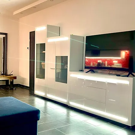 Apartment Peter & Roza Modern Apartmanhaz ****