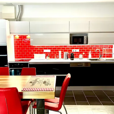 Peter & Roza Modern Apartmanhaz **** * Balatonmariafurdo