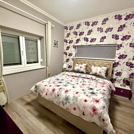Peter & Roza Modern Apartmanhaz ****