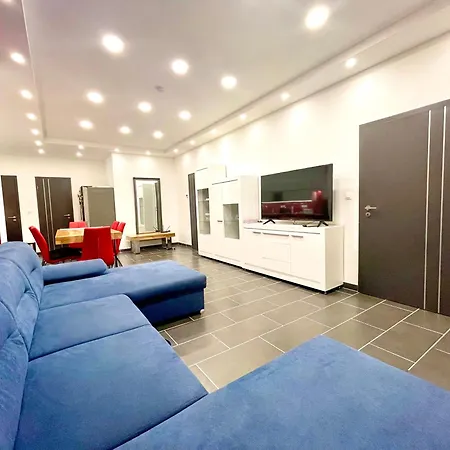 Apartment Peter & Roza Modern Apartmanhaz ****