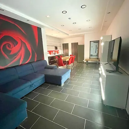 Apartment Peter & Roza Modern Apartmanhaz ****