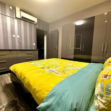 Peter & Roza Modern Apartmanhaz **** *