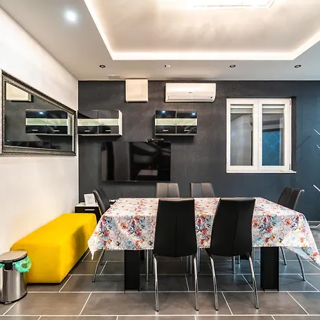 Apartment Peter & Roza Modern Apartmanhaz **** Balatonmariafurdo
