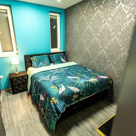 Peter & Roza Modern Apartmanhaz ****