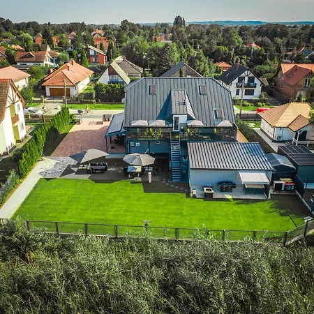 Peter & Roza Modern Apartmanhaz **** Balatonmáriafürdő