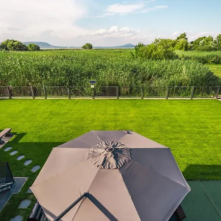 Peter & Roza Modern Apartmanhaz **** Balatonmáriafürdő