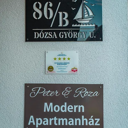 Peter & Roza Modern Apartmanhaz ****