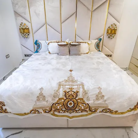 Peter & Roza Modern Apartmanhaz ****