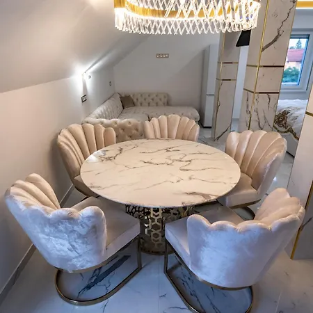Peter & Roza Modern Apartmanhaz **** Balatonmáriafürdő
